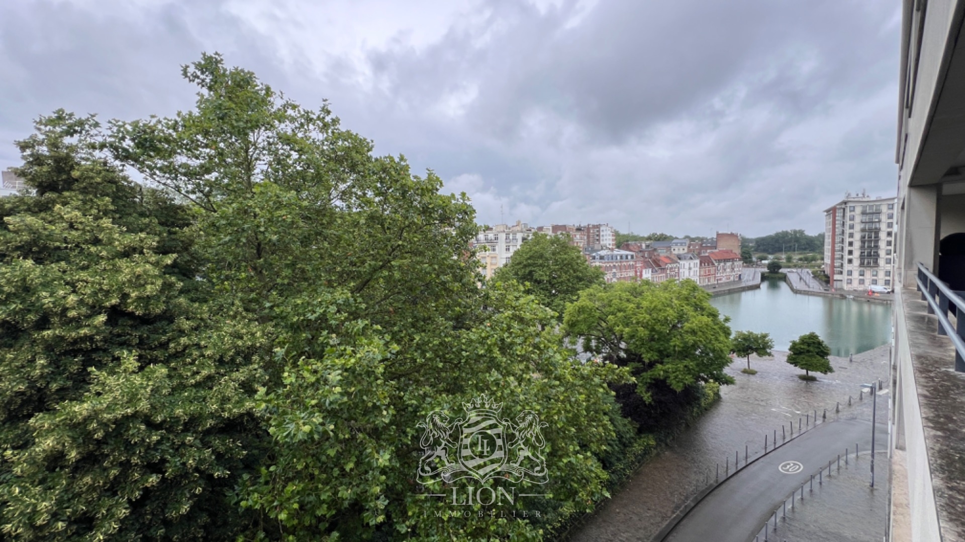 Appartement 3 chambres 2 salles des bains cave et balcon Photo 5 - Le Lion Immobilier