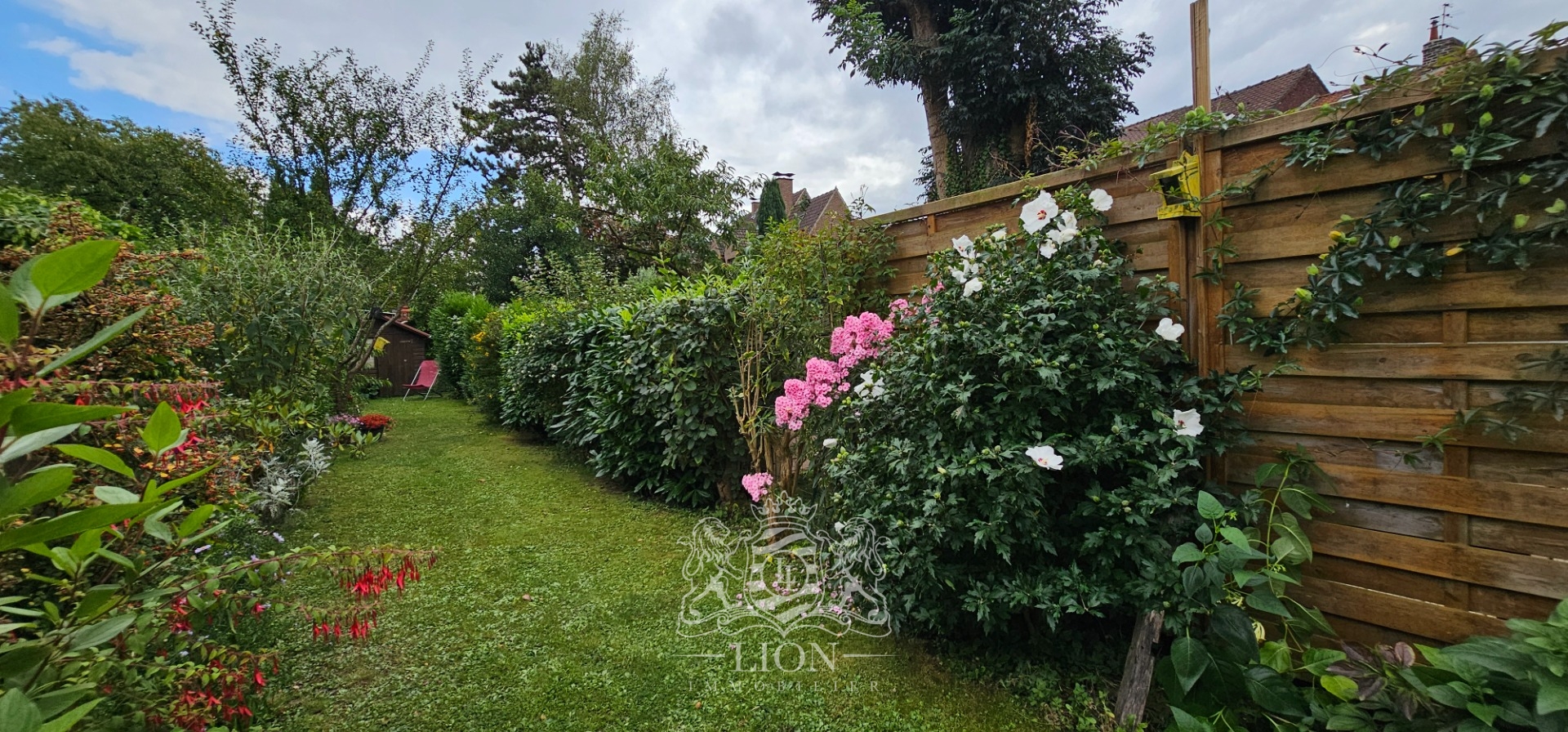 Maison pleine de charme avec un beau jardin verdoyant Photo 1 - Le Lion Immobilier